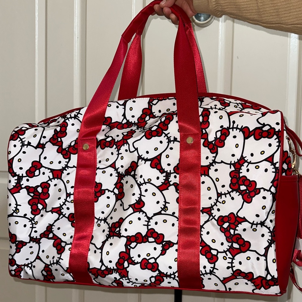 🤍❤️ Hello Kitty duffel bag